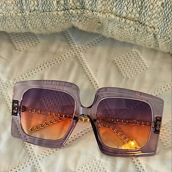 🌟NWOT Oversized Vintage  Square Shaped  Sunglasses- Gradient Gray To Pink 🌟 - Picture 3 of 8